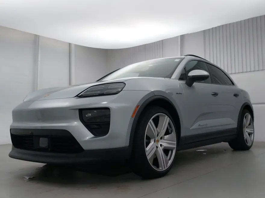 2025 Porsche Macan Electric photo 1