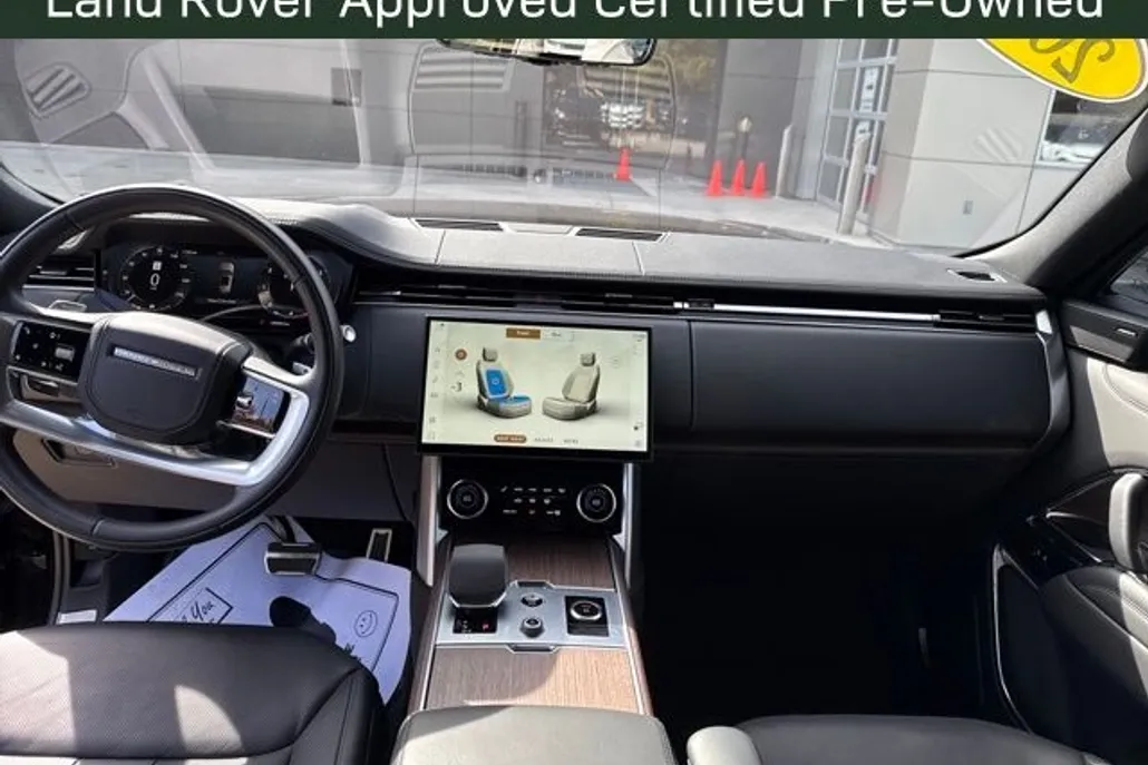 2023 Land Rover Range Rover SE photo 1