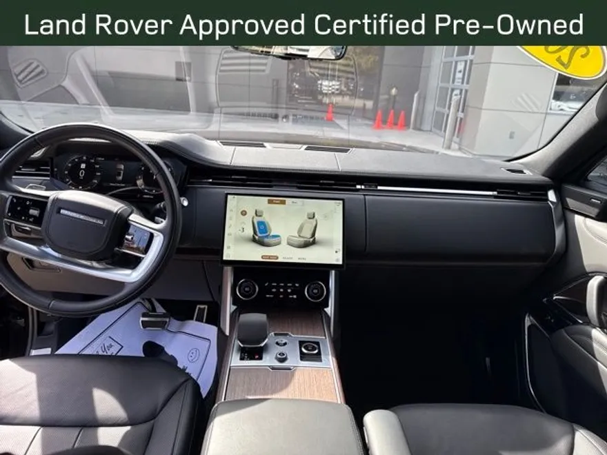 2023 Land Rover Range Rover SE photo 1