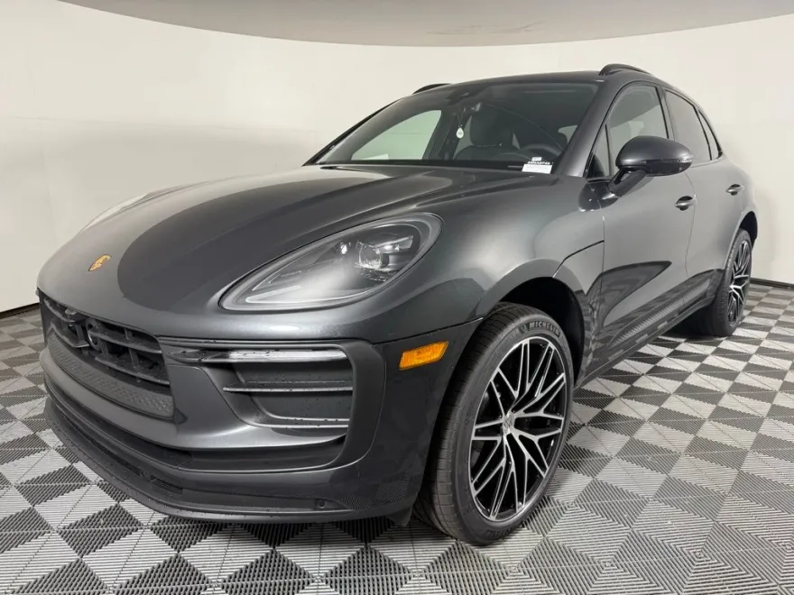 2025 Porsche Macan T photo 1