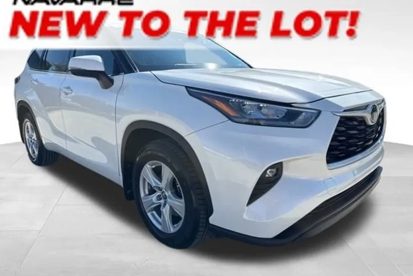 2020 Toyota Highlander LE photo 1
