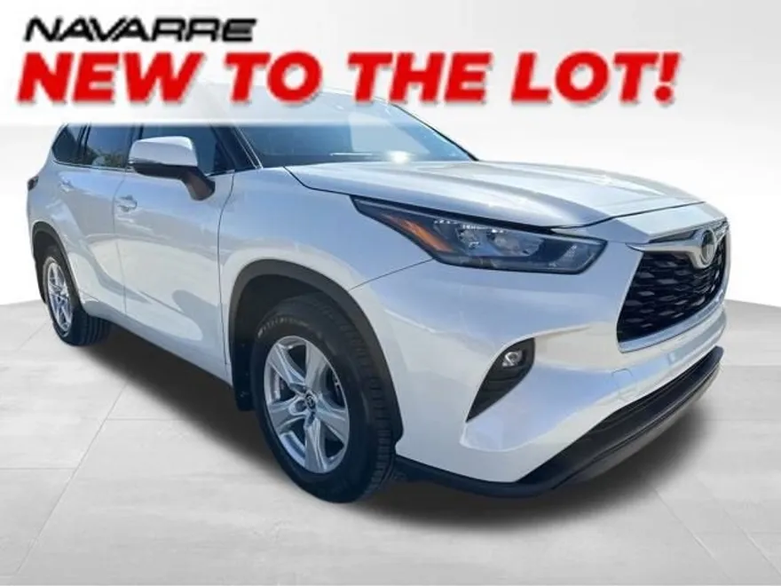 2020 Toyota Highlander LE photo 1