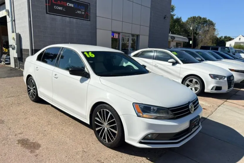 2016 Volkswagen Jetta 1.8T Sport photo 1