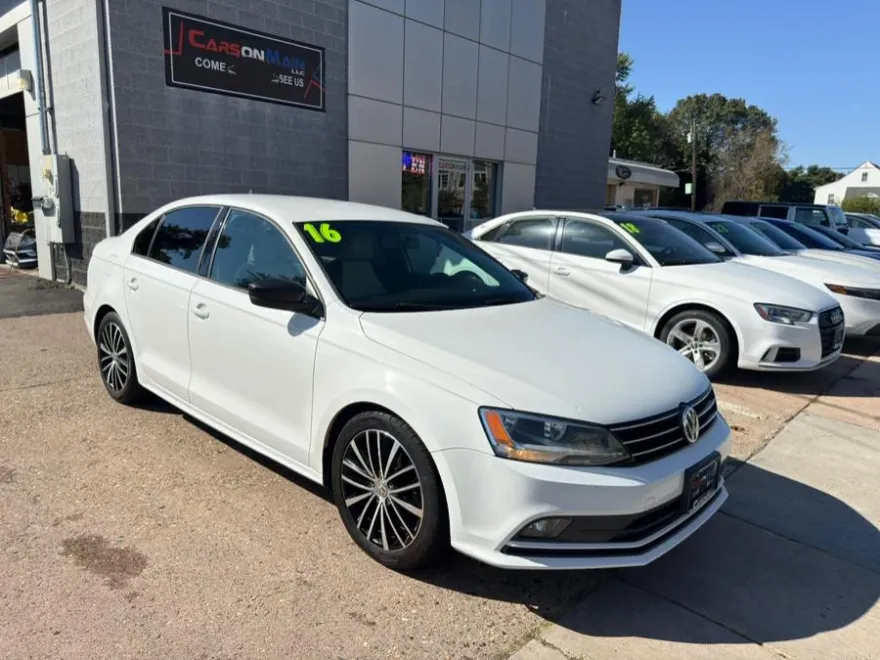 2016 Volkswagen Jetta 1.8T Sport photo 1