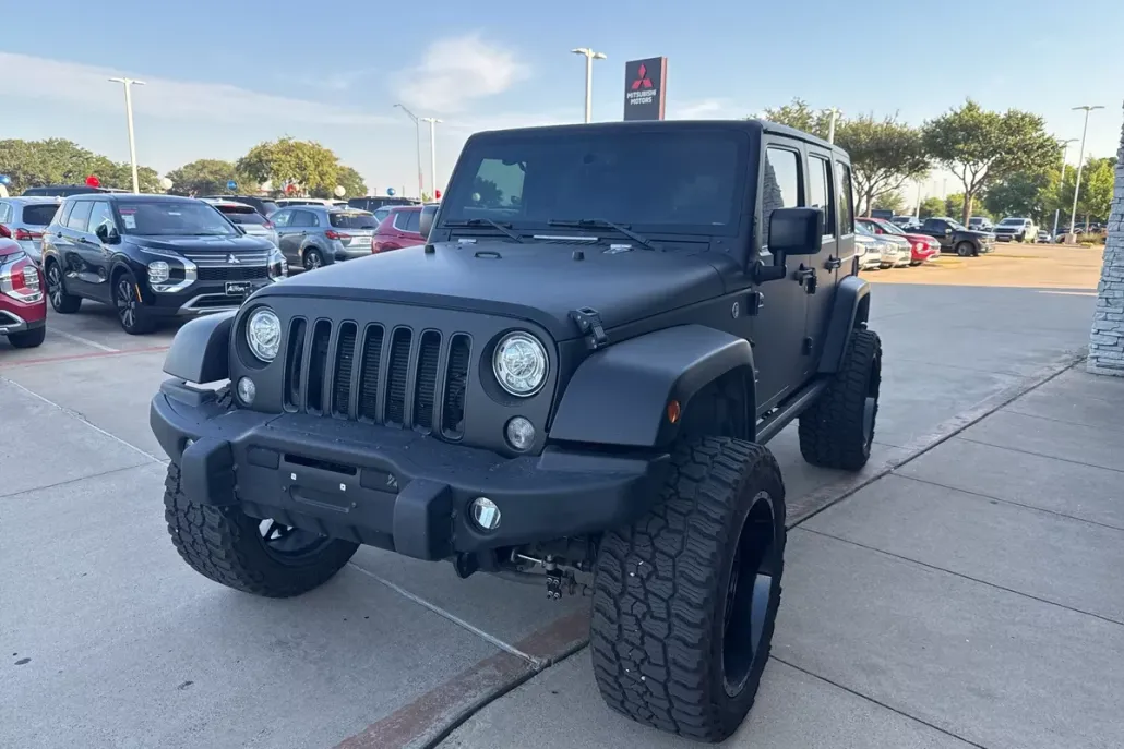 2017 Jeep Wrangler Unlimited Sahara photo 1