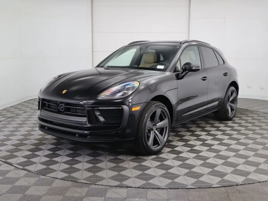 2025 Porsche Macan Base photo 1