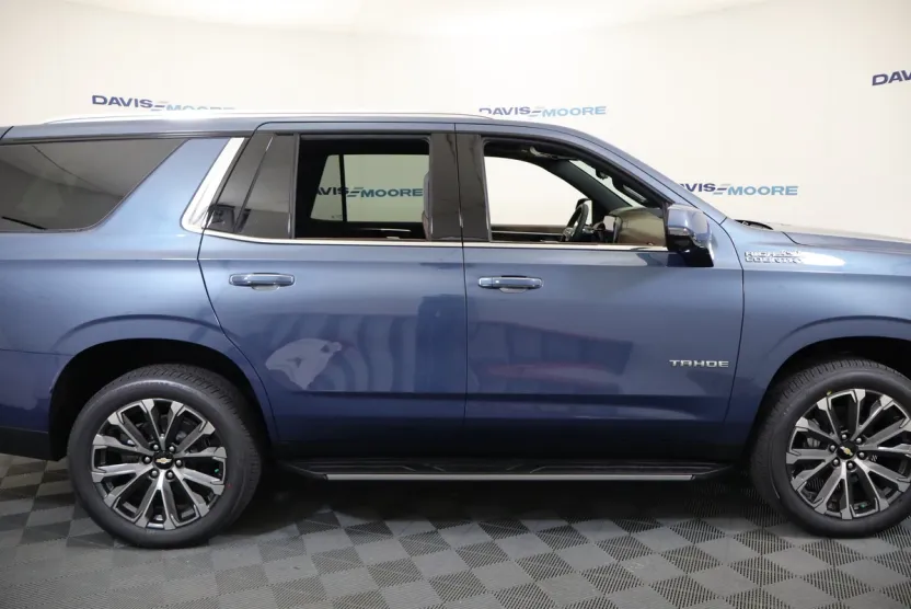 2025 Chevrolet Tahoe High Country photo 1