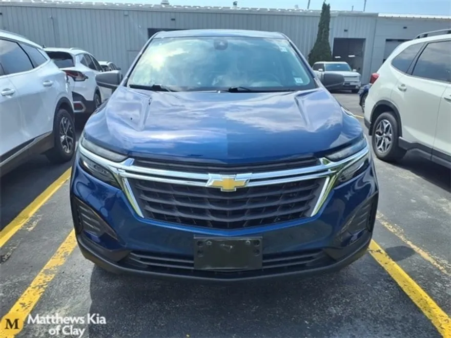 2022 Chevrolet Equinox LS photo 1