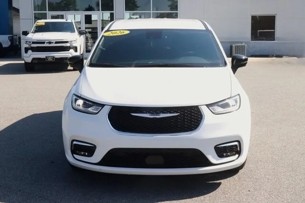 2026 Chrysler Pacifica photo 1