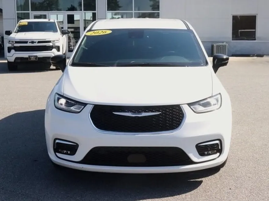 2026 Chrysler Pacifica photo 1
