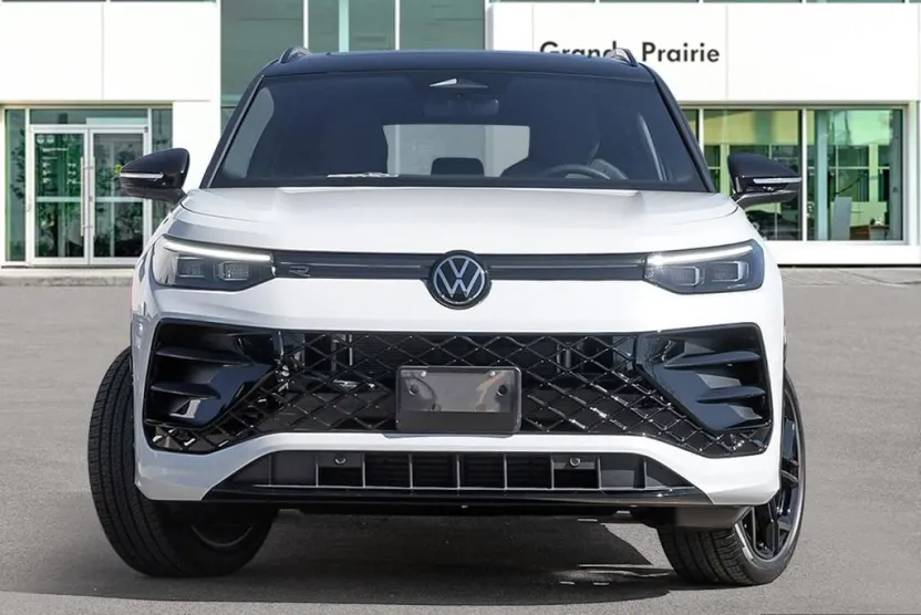 2025 Volkswagen Tiguan SE R-Line Black photo 1