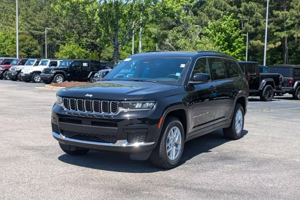 2025 Jeep Grand Cherokee Laredo X photo 1