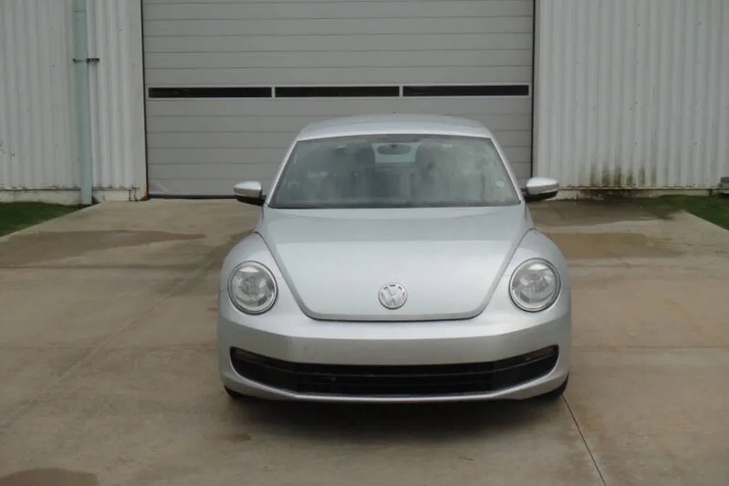 2012 Volkswagen Beetle 2.5L photo 1