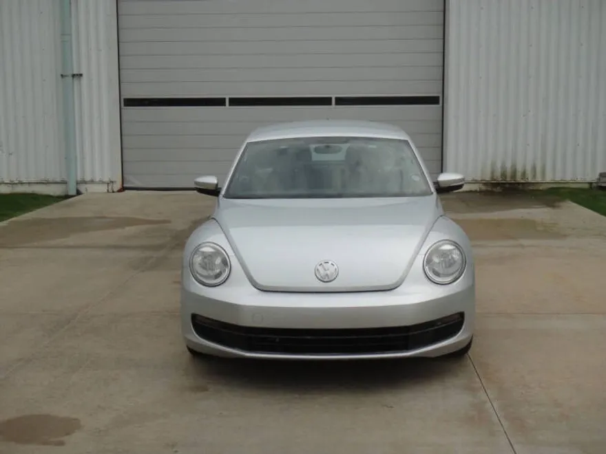2012 Volkswagen Beetle 2.5L photo 1
