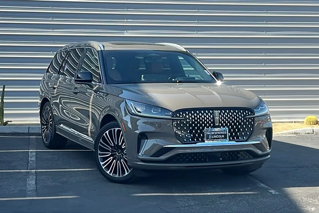 2025 Lincoln Aviator Black Label photo 1