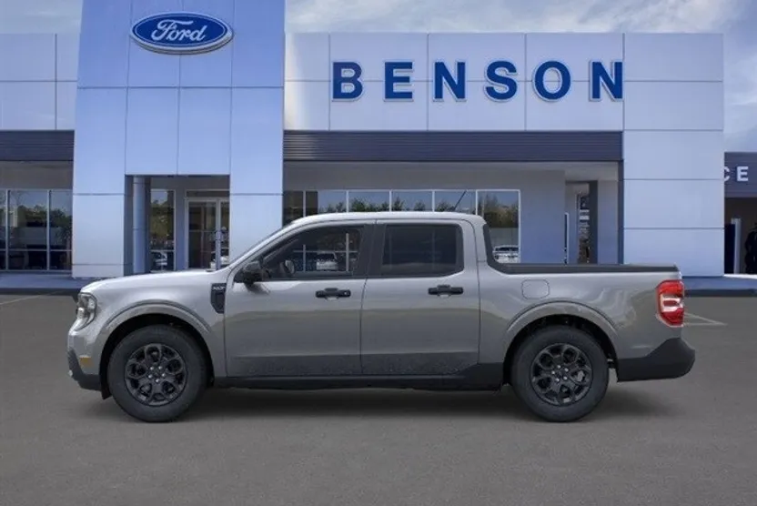 2025 Ford Maverick XLT photo 1