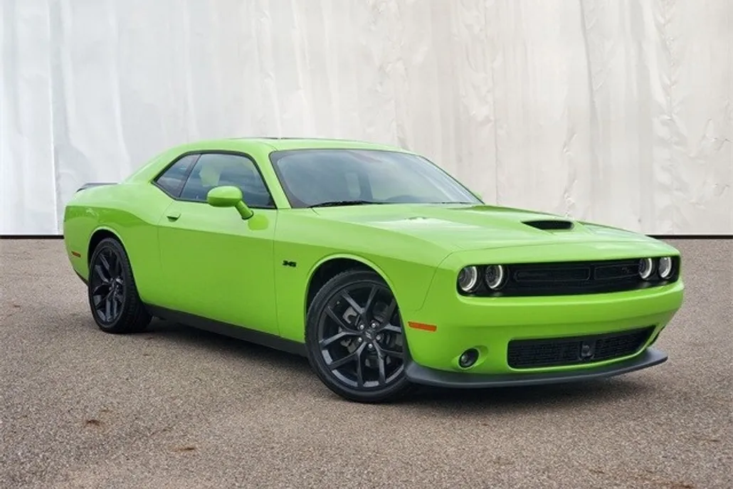 2023 Dodge Challenger R/T photo 1