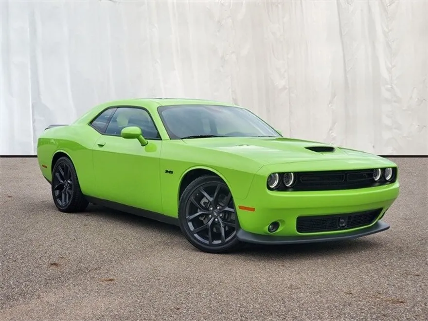 2023 Dodge Challenger R/T photo 1