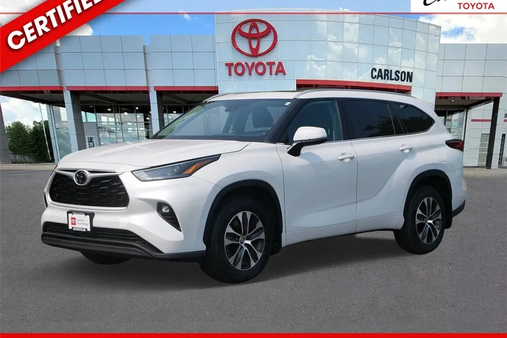 2022 Toyota Highlander XLE photo 1