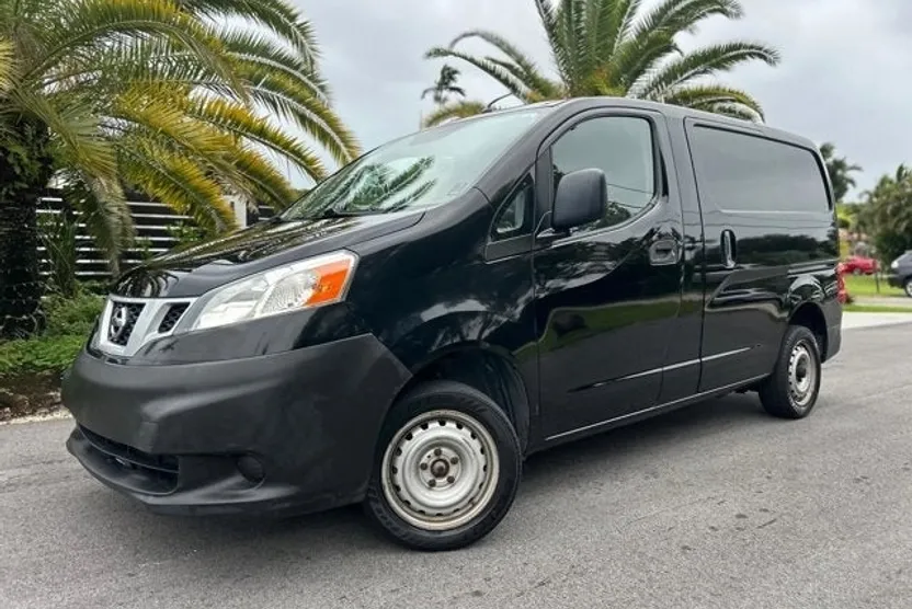 2015 Nissan NV200 S photo 1