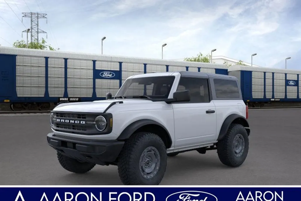 2025 Ford Bronco Base photo 1