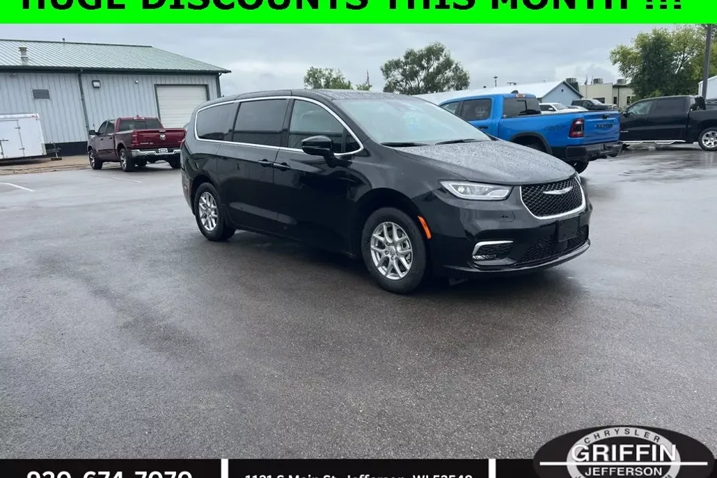 2025 Chrysler Pacifica photo 1