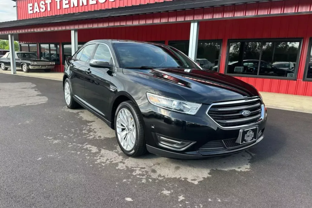 2018 Ford Taurus Limited photo 1