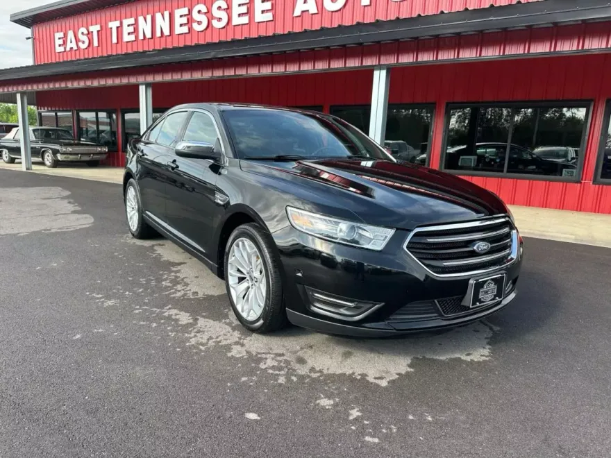 2018 Ford Taurus Limited photo 1