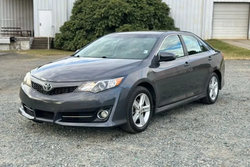 2013 Toyota Camry photo 1