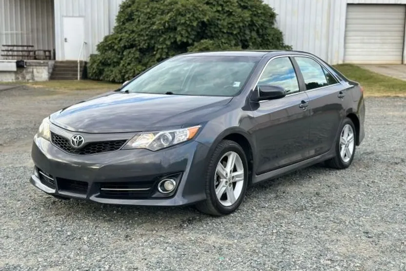 2013 Toyota Camry photo 1