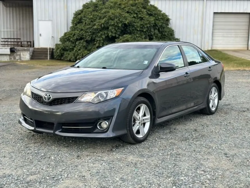 2013 Toyota Camry photo 1