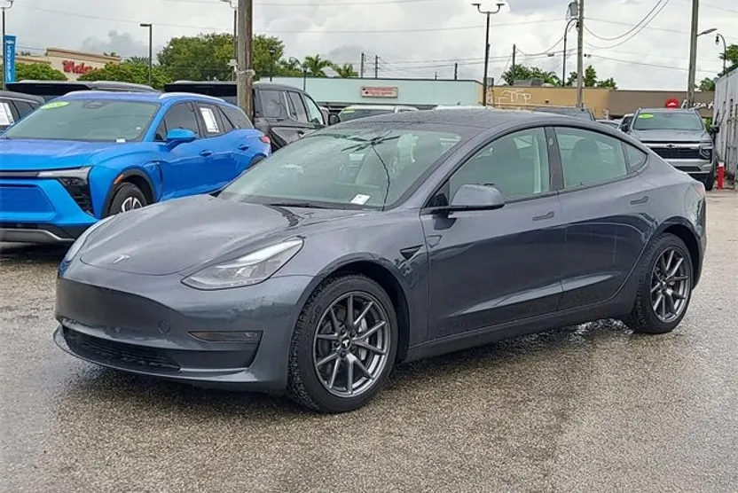 2023 Tesla Model 3 photo 1