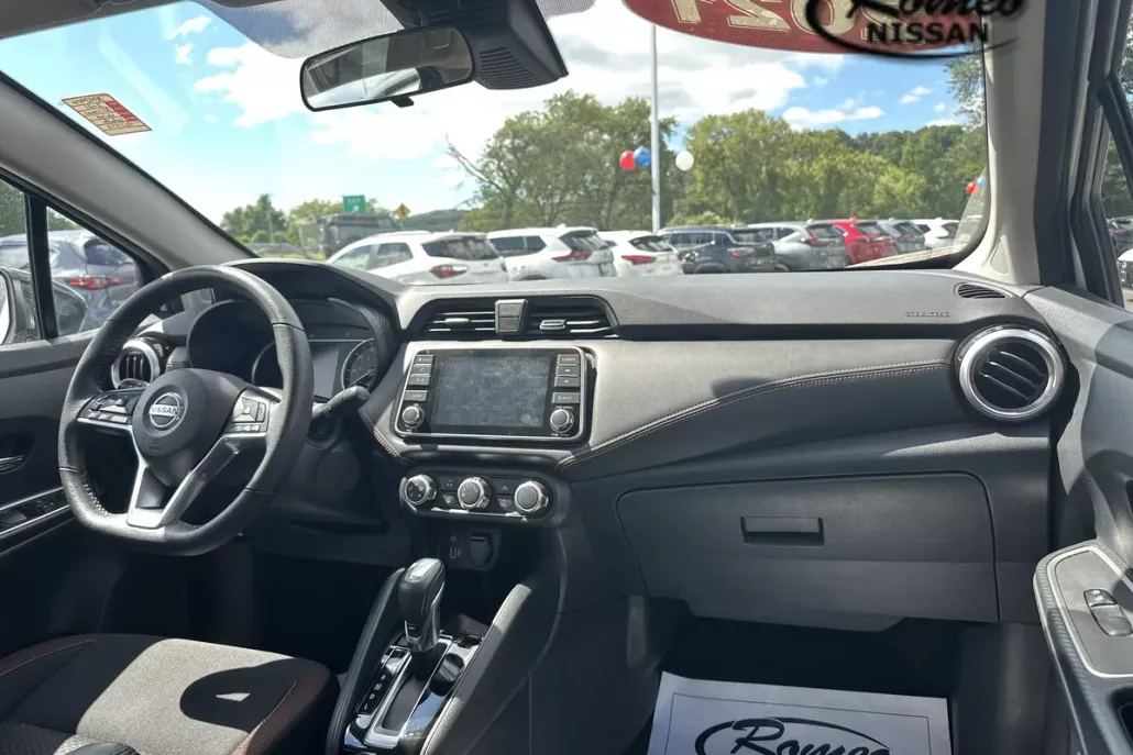 2021 Nissan Versa 1.6 SR photo 1