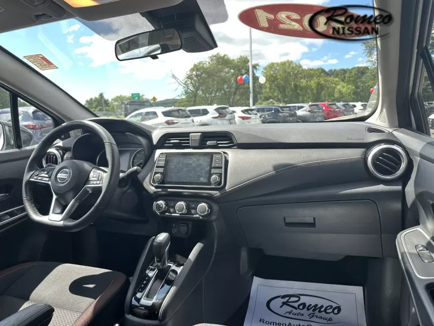 2021 Nissan Versa 1.6 SR photo 1