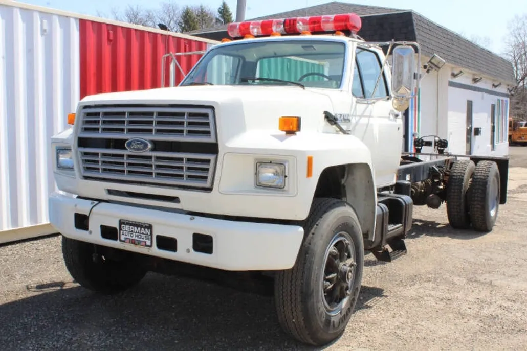 1994 Ford F-700 photo 1