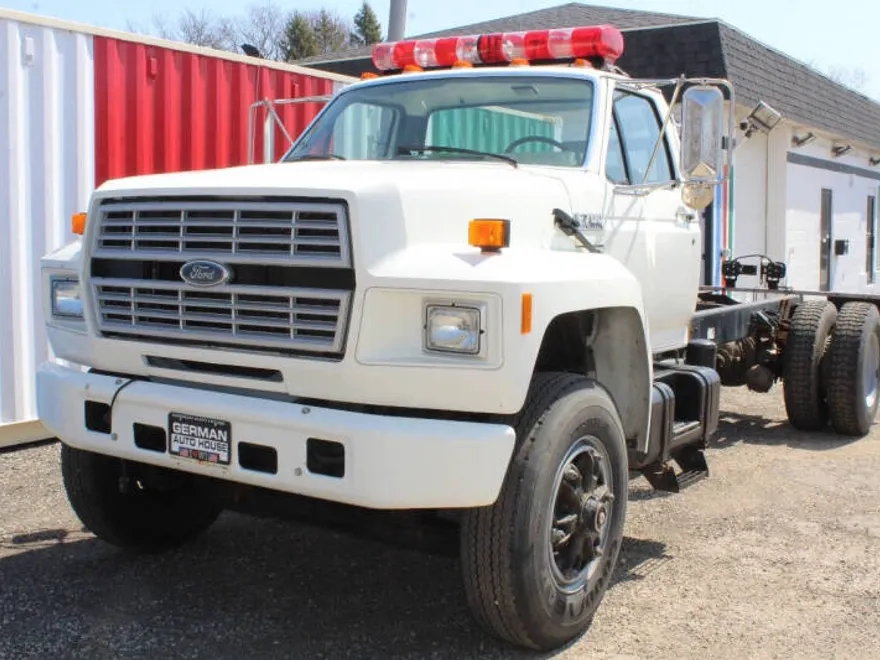 1994 Ford F-700 photo 1