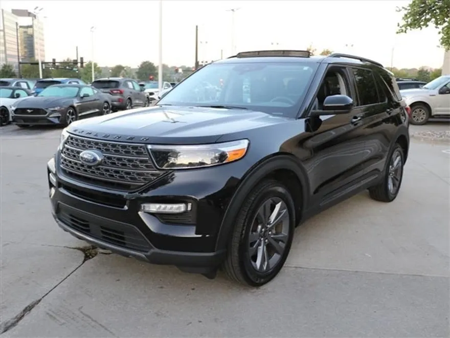 2022 Ford Explorer XLT photo 1