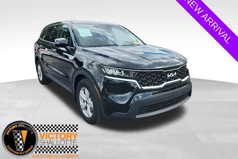 2023 Kia Sorento LX photo 1