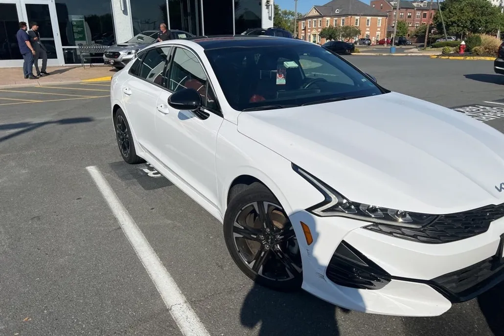 2022 Kia K5 GT-Line photo 1