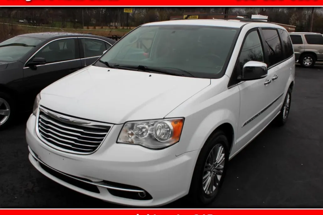 2015 Chrysler Town & Country photo 1
