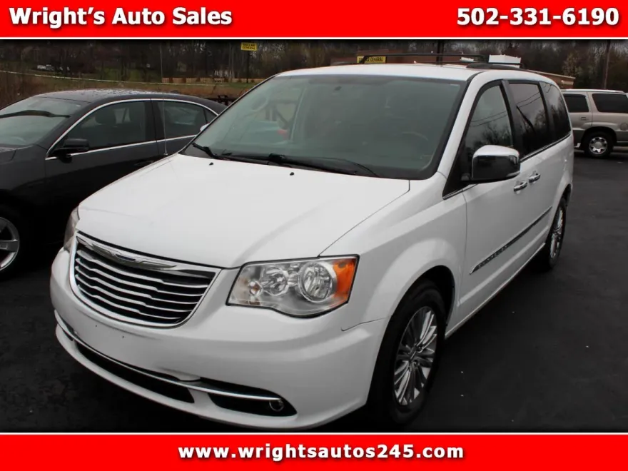 2015 Chrysler Town & Country photo 1