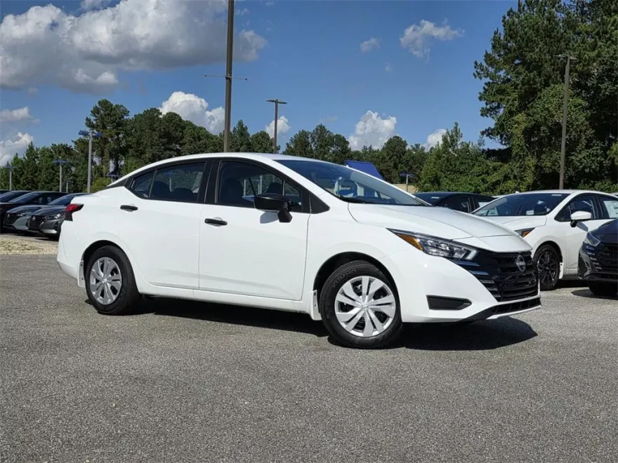 2025 Nissan Versa 1.6 S photo 1