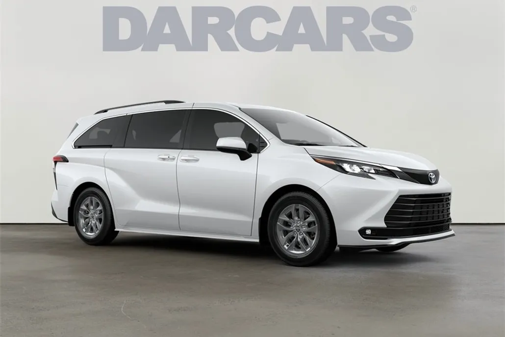2025 Toyota Sienna XLE photo 1