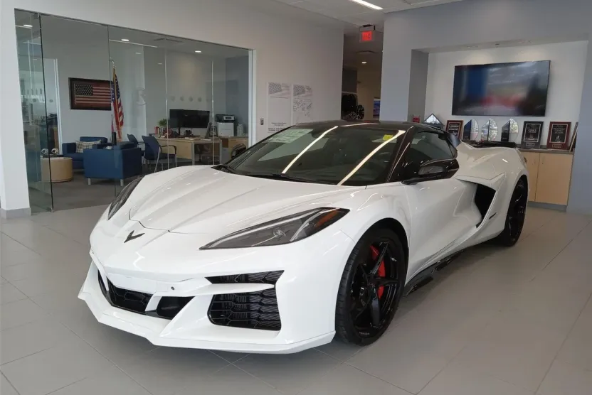2025 Chevrolet Corvette E-Ray 2LZ photo 1