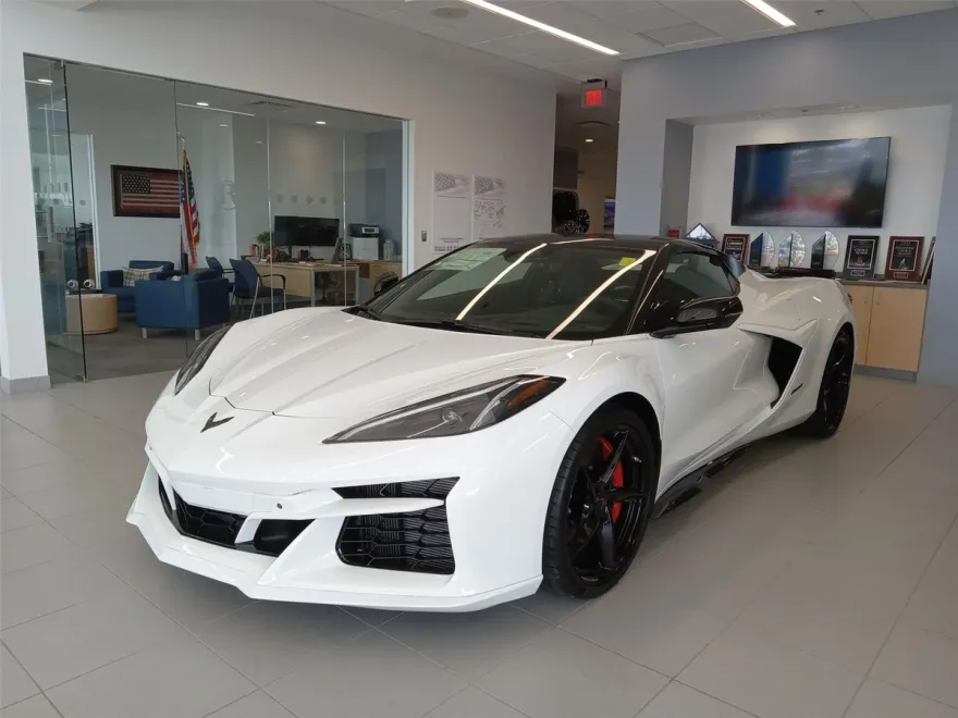 2025 Chevrolet Corvette E-Ray 2LZ photo 1