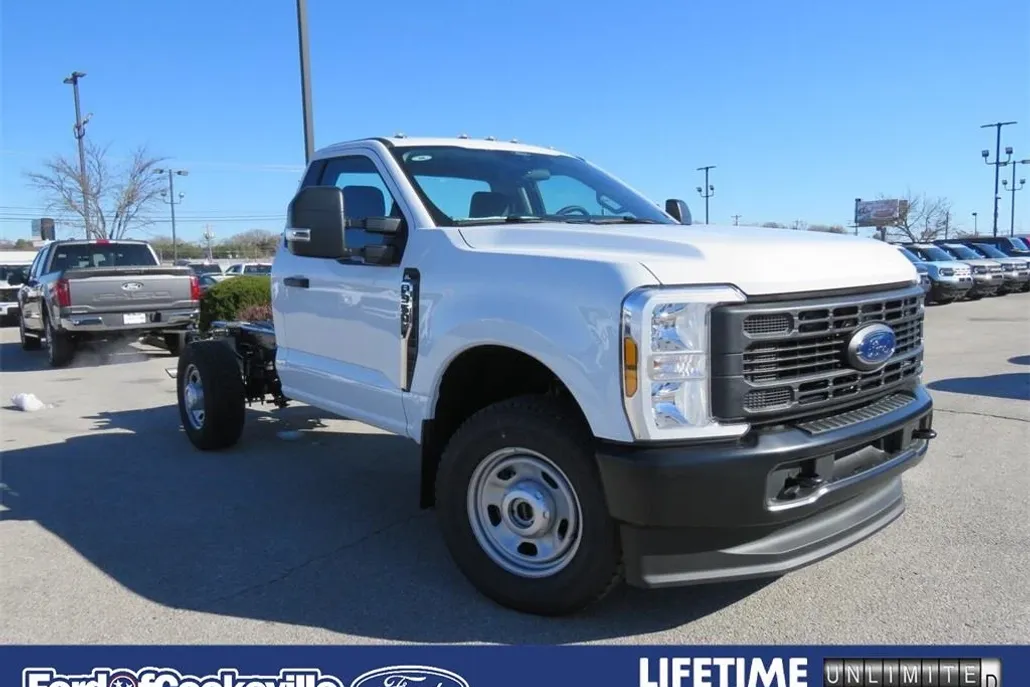2025 Ford F-350 XL photo 1