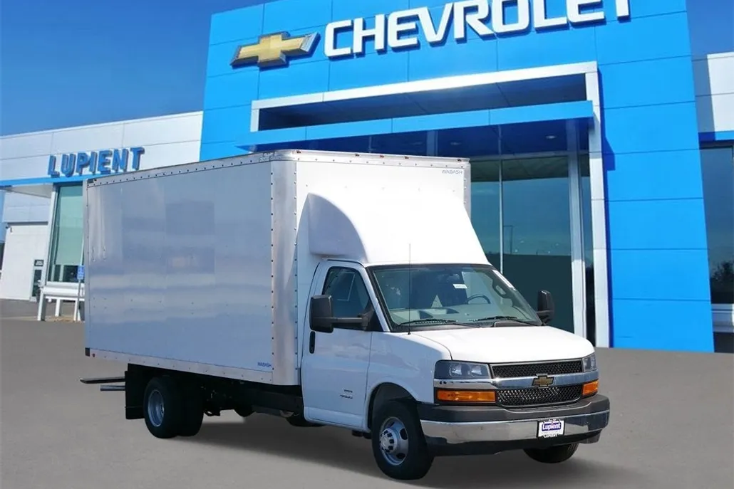 2025 Chevrolet Express Cutaway photo 1