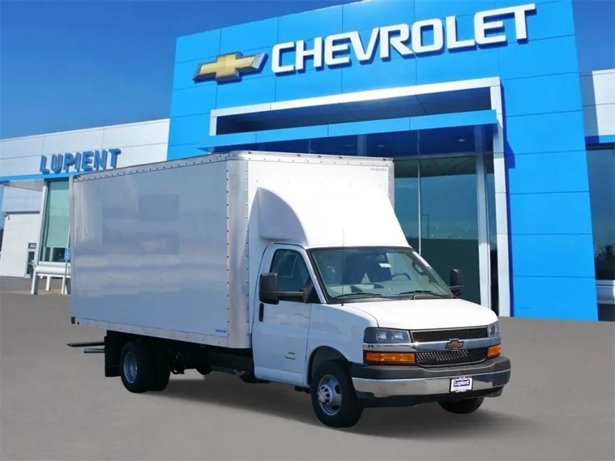2025 Chevrolet Express Cutaway photo 1