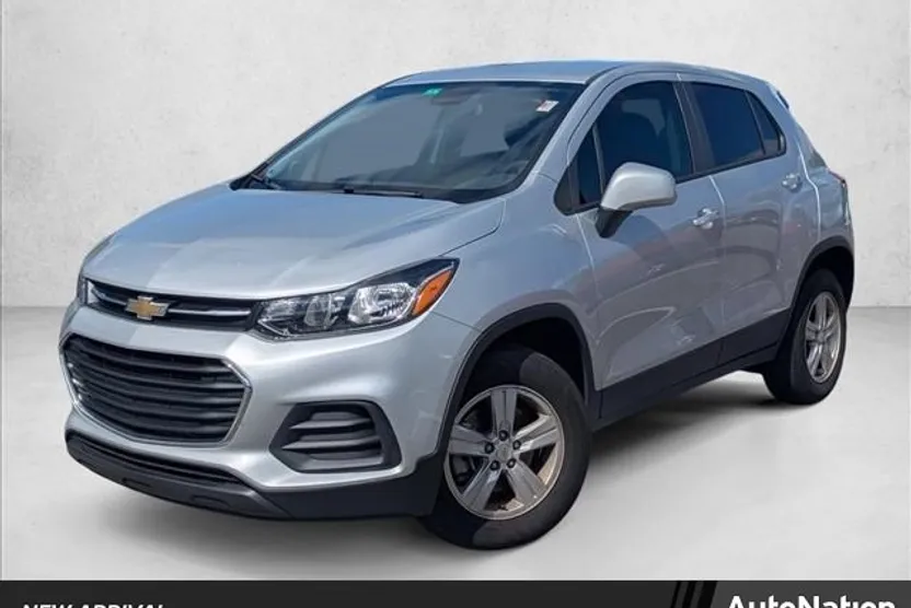 2022 Chevrolet Trax LS photo 1
