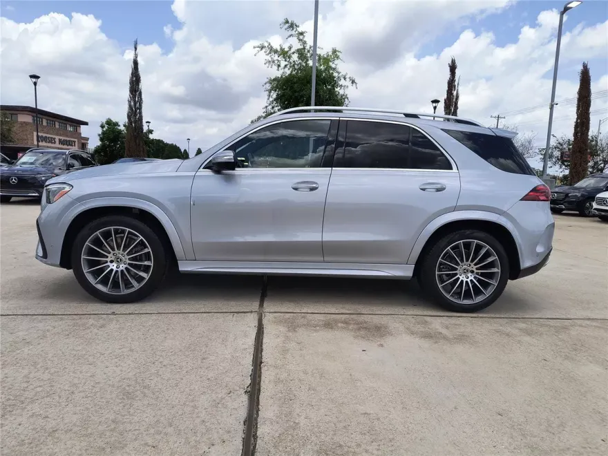 2024 Mercedes Benz GLE 450 4MATIC photo 1